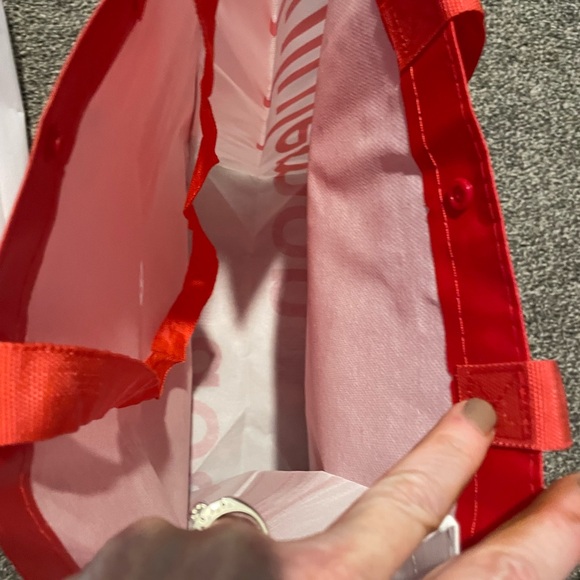 - NWT Lululemon Athletica Large Red Shopping Recyclable Bag - Picture 2 of 3